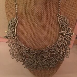 Nwot Statement necklace